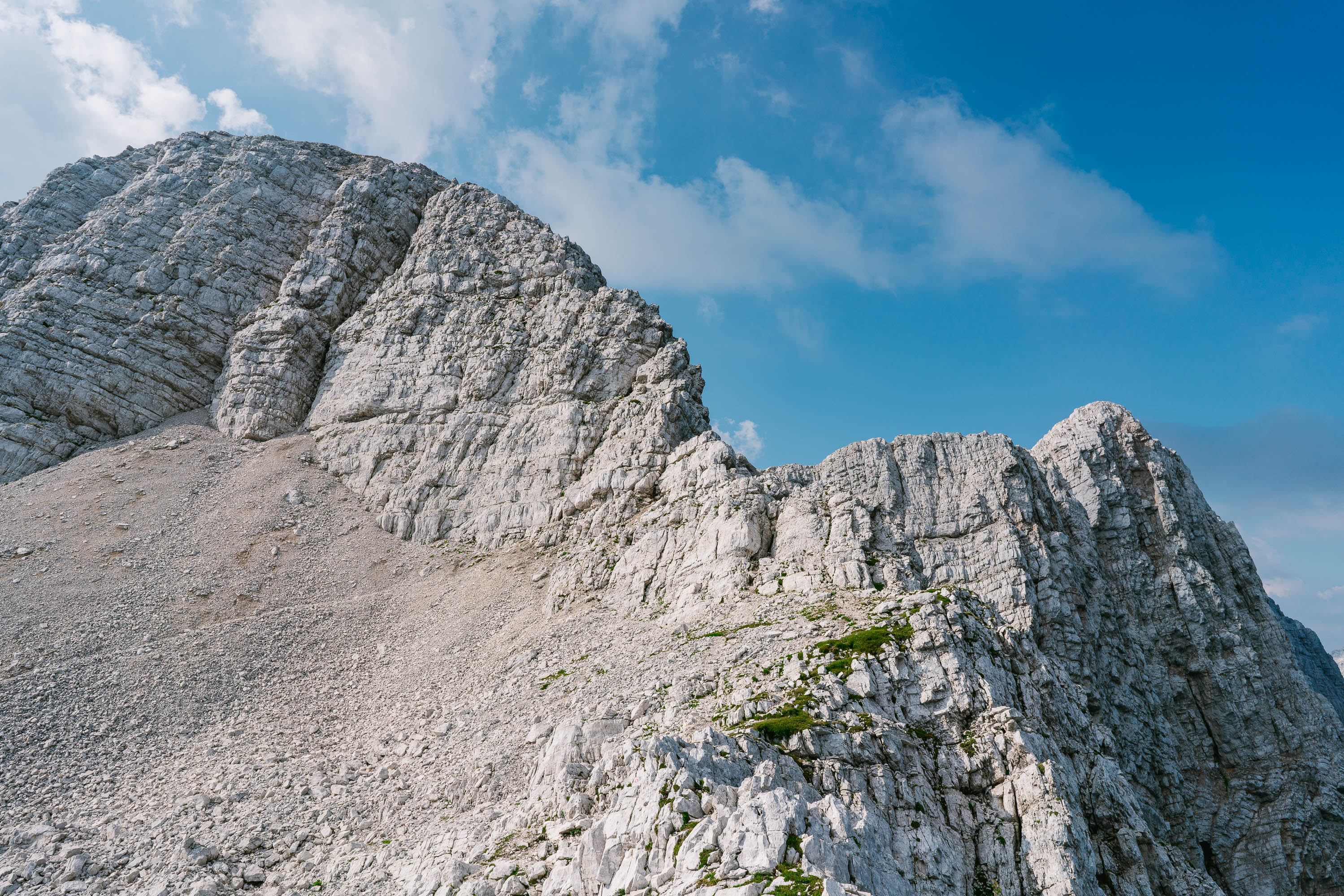 The 'plateau' section. The route continues up the ridgeline towards the summit in top left